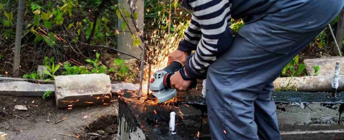 Portable Welder for Fence Repair: Best Options for Farm and Field Fixes