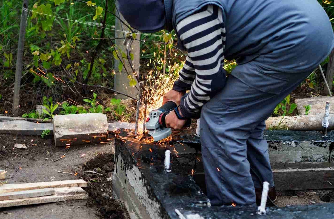 Portable Welder for Fence Repair: Best Options for Farm and Field Fixes